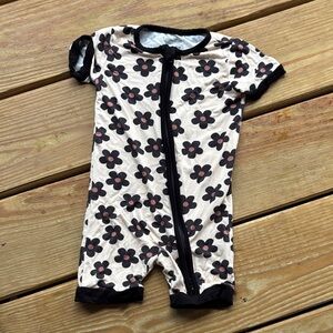 Miozing Black Daisy Short Bamboo Zippy Baby shortie